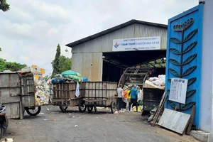 Thu tiền rác qua app: Đơn vị thu gom kêu khó