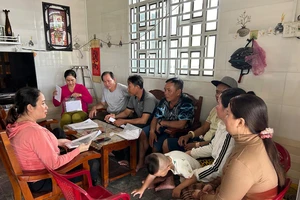 Cần Thơ: Hơn 40 người dân tố bị lừa nộp hồ sơ lao động thời vụ ở Hàn Quốc