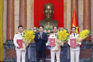 Chủ tịch nước trao quyết định bổ nhiệm Phó Viện trưởng VKSND Tối cao