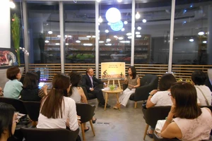 Bố mẹ nên trả lời như thế nào khi con bắt đầu hỏi về sex? 