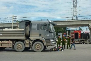 Vượt đèn đỏ, người đàn ông tử vong dưới bánh xe tải 