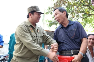 'Bà con ăn gạo mà thấy không vừa ý thì cứ gọi cho tôi'