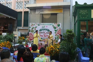 8-3: Phụ nữ không chỉ chờ một ngày có hoa