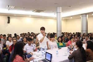 'Bố mẹ đừng đẩy con mình thành gà công nghiệp'