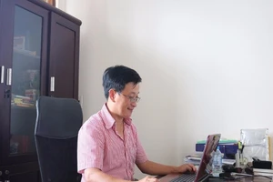 Doanh nhân viết status 'Cho thuê trai' để làm từ thiện