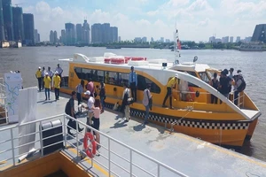 Người Sài Gòn được đi buýt sông miễn phí 10 ngày 