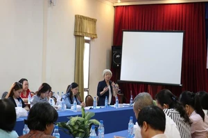 Muốn khảo sát về trẻ em phải báo trước 21 ngày (!?)