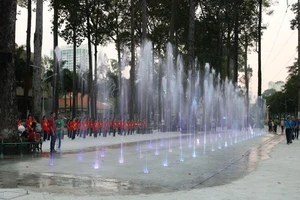 Quảng trường nhạc nước hiện đại ở Công viên Văn Lang