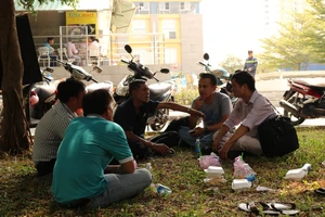 Cháy chung cư Carina: Tình người trong lúc hoạn nạn