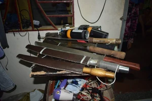 Nghi can buôn ma túy nhảy sông khi bị truy đuổi 