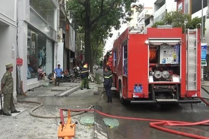 TP.HCM: Khu dân cư náo loạn vì nhà cháy trong hẻm 