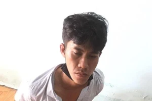 Mang toàn bộ đồ nghề ma túy trên người để 'dễ dùng'