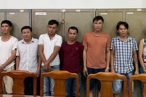 Cả nhóm tụ tập trong nhà nghỉ ở quận 12 'phê' ma túy 