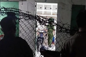 Đâm chết vợ cũ trong phòng trọ vì ghen tuông