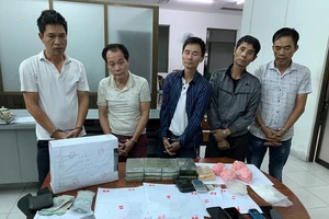 3 anh em cùng mua bán heroin, dùng súng rulo thủ thân