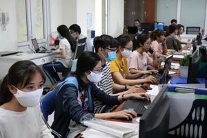 Một ngày của sinh viên y khoa góp sức chống dịch COVID-19