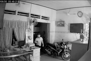 Trộm lẻn vào nhà lấy tiền và xấp vé số trúng giải