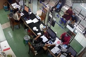 Làm bằng giả để đánh lừa gia đình, bị phường phát hiện