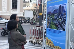 Triển lãm ảnh kỷ niệm 90 năm Ngày truyền thống Dân vận