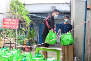 TP Thủ Đức có siêu thị nghĩa tình, đi chợ giúp dân bị cách ly 