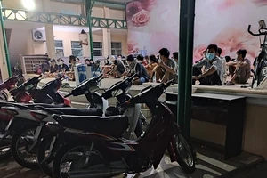 Thủ Đức: Chủ tiệm lén lút mở cửa cho 42 thanh niên tụ tập chơi game