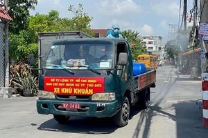 TP Thủ Đức: Phun khử khuẩn một số tuyến đường ở phường Hiệp Bình Phước 