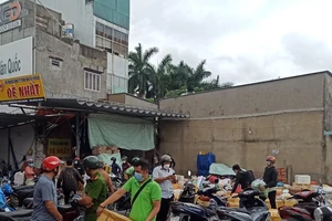 TP Thủ Đức: 1 bãi xe bị phạt 30 triệu đồng vì tụ tập đông người