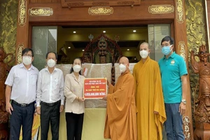Giáo hội Phật giáo Việt Nam tặng TP.HCM 6 máy thở đa năng 