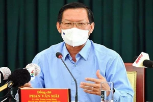 Lãnh đạo TP.HCM chia sẻ với khó khăn, mất mát của người dân 