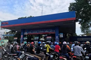 Cử tri lo thiếu hụt xăng dầu, người dân có tâm lý mua dự trữ sẽ gây cháy nổ