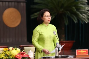 Chủ tịch UBND quận 6 trả lời chất vấn về nhà đất công 