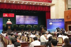 Có trí thức kiều bào phải mất 1,5 năm để xin giấy phép lao động mới