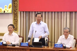 Chủ tịch TP.HCM Phan Văn Mãi: Không để tình trạng thiếu vật tư y tế khiến dân lo lắng