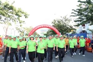 TP Thủ Đức: Đi bộ ven sông Sài Gòn, góp hơn 18 tỉ đồng ủng hộ người nghèo