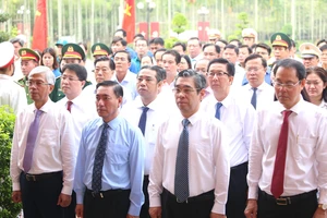 83 năm Khởi nghĩa Nam Kỳ: Lãnh đạo TP.HCM dâng hương, tri ân các anh hùng, liệt sĩ