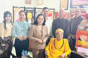Lãnh đạo TP.HCM thăm, chúc Tết các vị chức sắc, chức việc và cơ sở tôn giáo