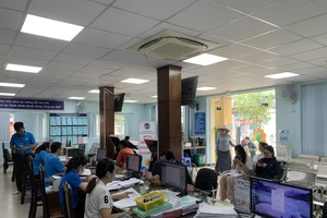 Phường đông dân nhất Thủ Đức 'tăng ca' giải quyết thủ tục hành chính trong ngày