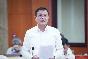 Công an TP.HCM trục xuất 19 người Trung Quốc đến TP.HCM thuê chung cư để lừa đảo qua mạng