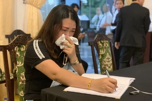 Người già, trẻ nhỏ viếng Tổng Bí thư Nguyễn Phú Trọng với nhiều cảm xúc