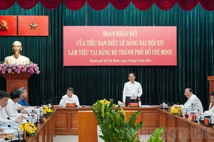 Ông Lê Minh Hưng làm việc với Đảng bộ TP.HCM