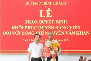 Ông Nguyễn Văn Khẩn nhận quyết định khôi phục quyền Đảng viên sau gần 30 năm bị oan sai
