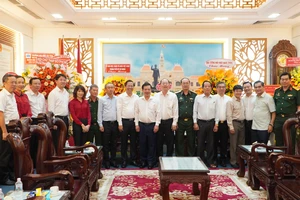 Lãnh đạo TP.HCM chúc mừng Quân khu 7, Bộ Tư lệnh TP nhân 80 năm ngày QĐND Việt Nam