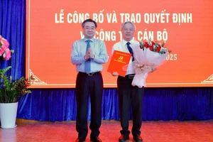 Bí thư huyện ủy Nhà Bè được cho nghỉ hưu trước tuổi