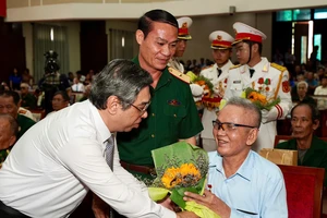 Xúc động tại lễ họp mặt người có công ở TP.HCM