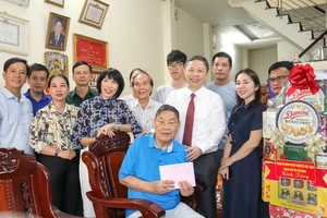 Lãnh đạo TP.HCM thăm các Mẹ Việt Nam Anh hùng