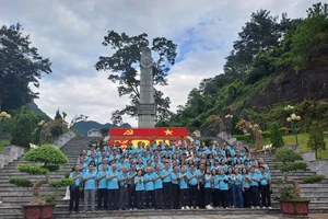 Đoàn đại biểu trí thức TP.HCM về cội nguồn cách mạng Cao Bằng