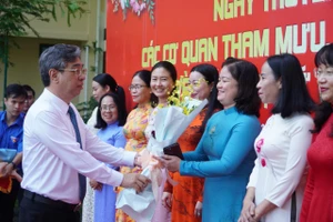 Đóng góp của các cơ quan giúp việc cho sự phát triển Đảng bộ TP.HCM rất to lớn