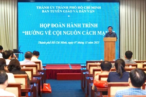 Hơn 100 cán bộ tuyên giáo, dân vận, báo chí, xuất bản TP.HCM với hành trình 'Hướng về cội nguồn cách mạng'