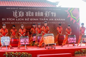 Thanh bình trong Lễ Kỳ Yên ở Đình Thần An Khánh bên bờ sông Sài Gòn