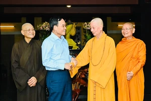 Lãnh đạo Thành ủy TP.HCM thăm, chúc Tết các chức sắc, chức việc tiêu biểu 